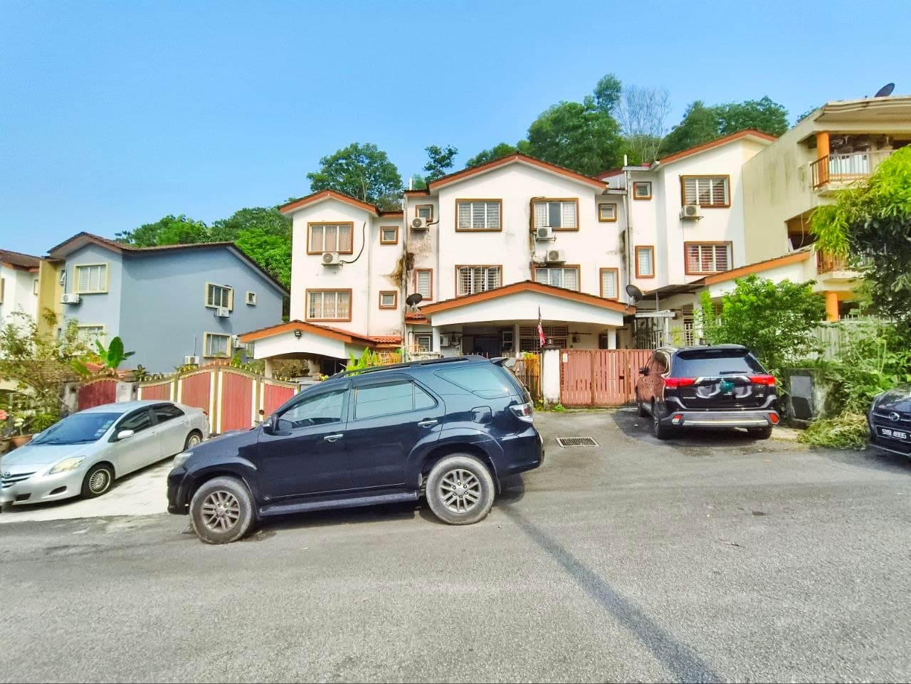 2.5 Storey Terrace Taman Bukit Permata, Sri Gombak, Batu Caves, Selangor - Image 1