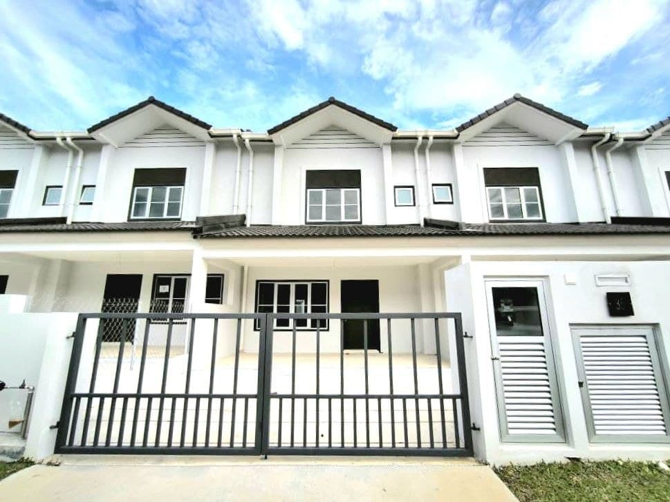 Double Storey M Senyumia Salak Tinggi Sepang - Image 1