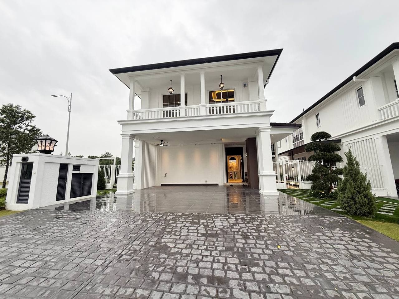 Ultra Luxury English Colonial Bungalow Corner Lot 2 Storey Stoneridge, Eco