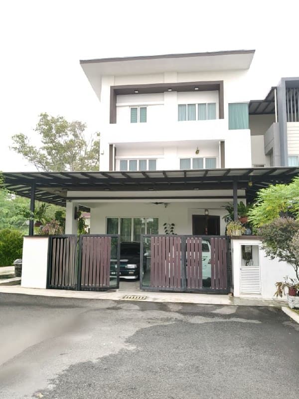 2.5 Storey End Lot Semi-D Belina 2 at Nilai Spring Villas, Nilai - Image 1