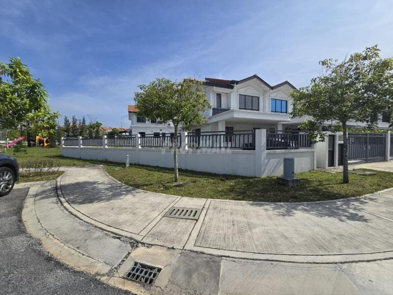 Corner Lot Double Storey Terrace House, Alamsari