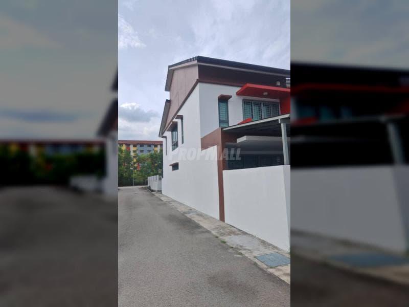 Double Storey Spacious End Lot House In Bandar Bukit Raja Next To Setia Alam - Image 1