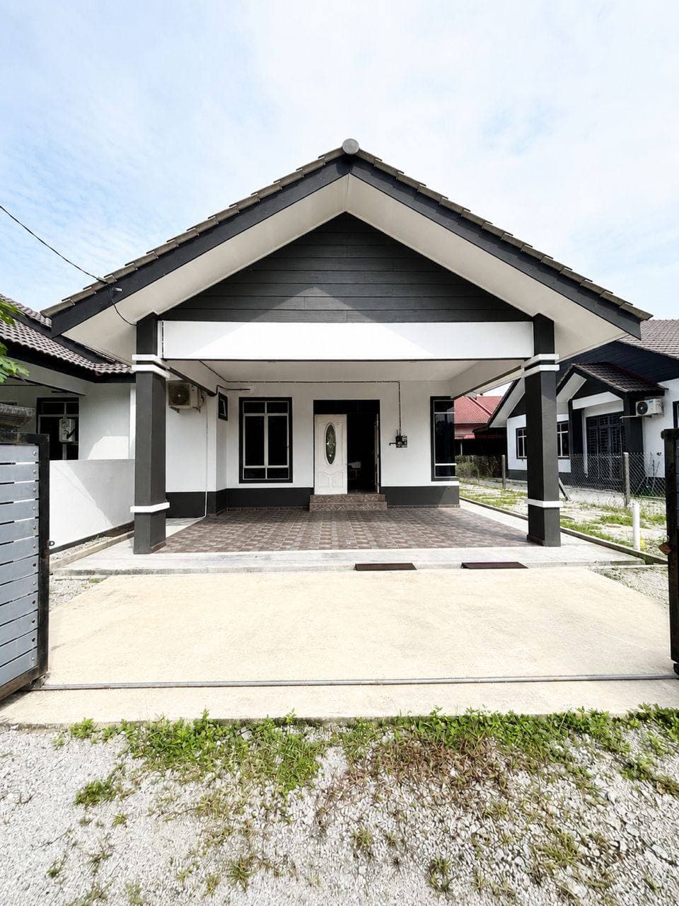 Fully Renovated Rumah Semi-D Teres Setingkat Untuk Dijual - Image 1