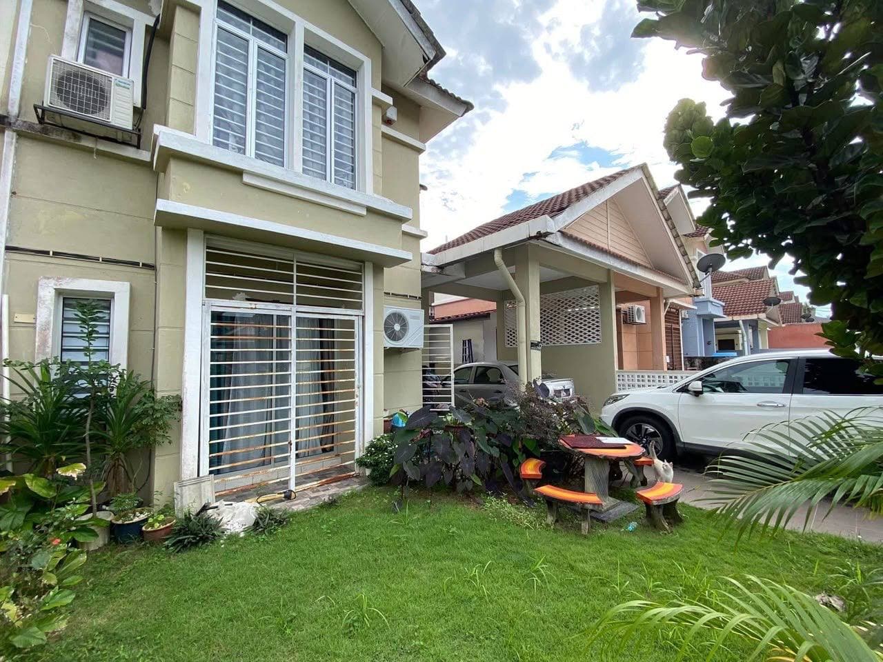 Double Storey Semi-D Cluster Lorong Az-Zaharah, Puncak Alam Sinar Alam