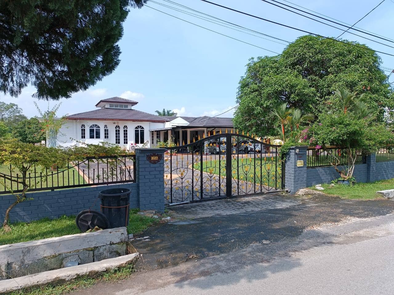 38,800 Sqft Kg Kubu Gajah Sungai Buloh Bungalow House With Pool - Image 1