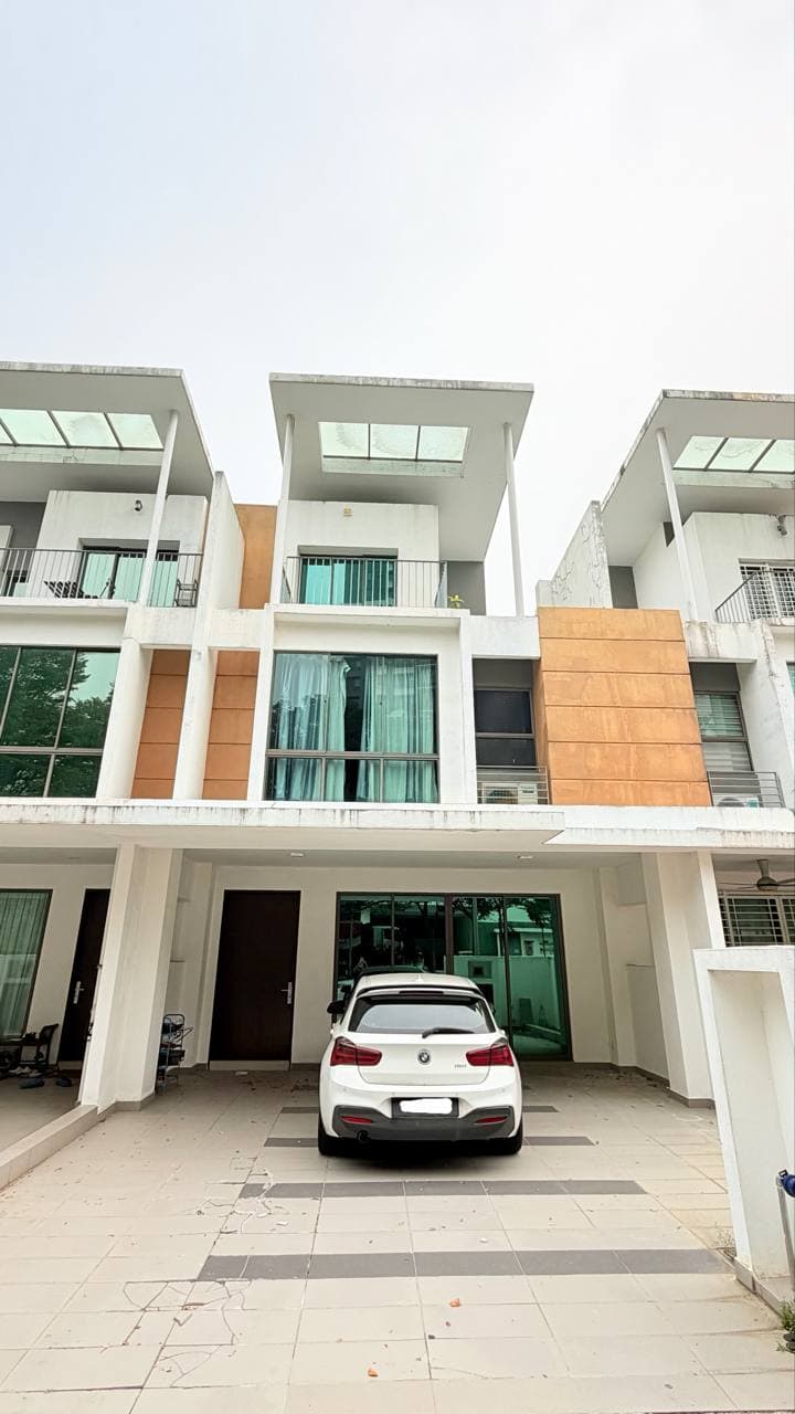 2.5 Storey Terrace House Lakepoint Residence, Cyberjaya