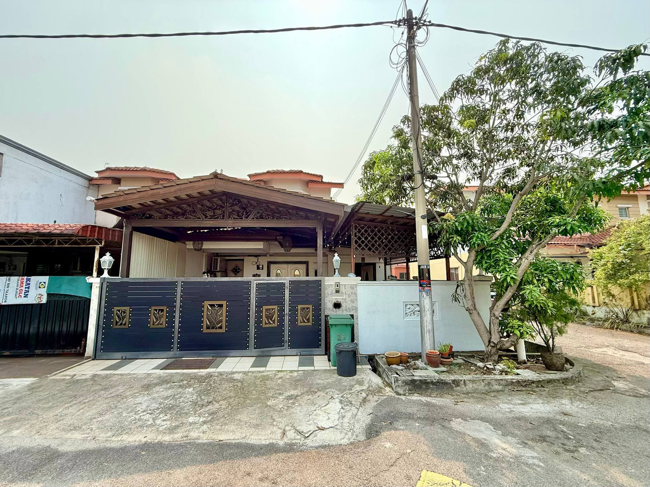 END LOT FACING OPEN - 2 STOREY TERRACE JALAN KEBUN NENAS BANDAR PUTERA, KLANG