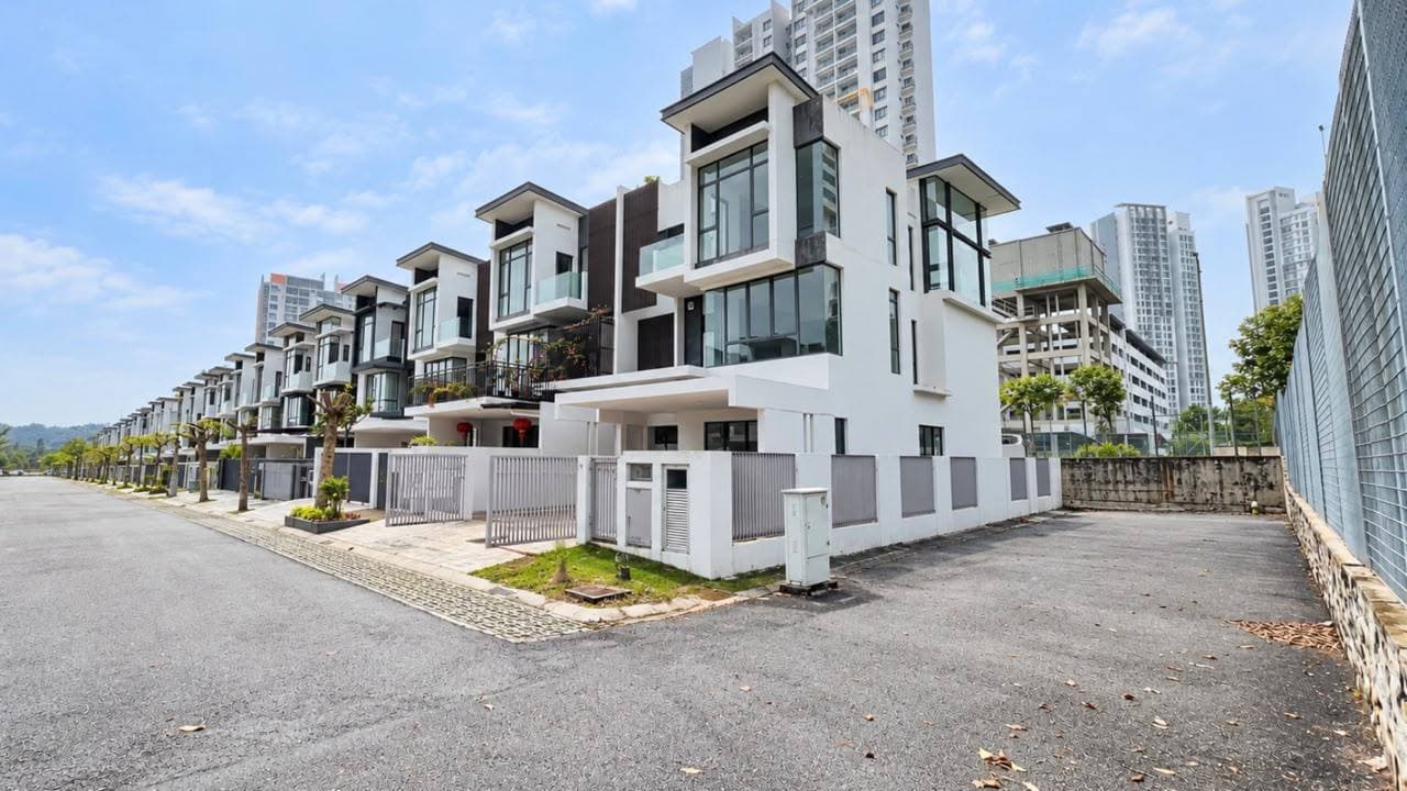 3 Storey End Lot Superlink House Mutiara Villa, Mutiara Heights Kajang - Image 1