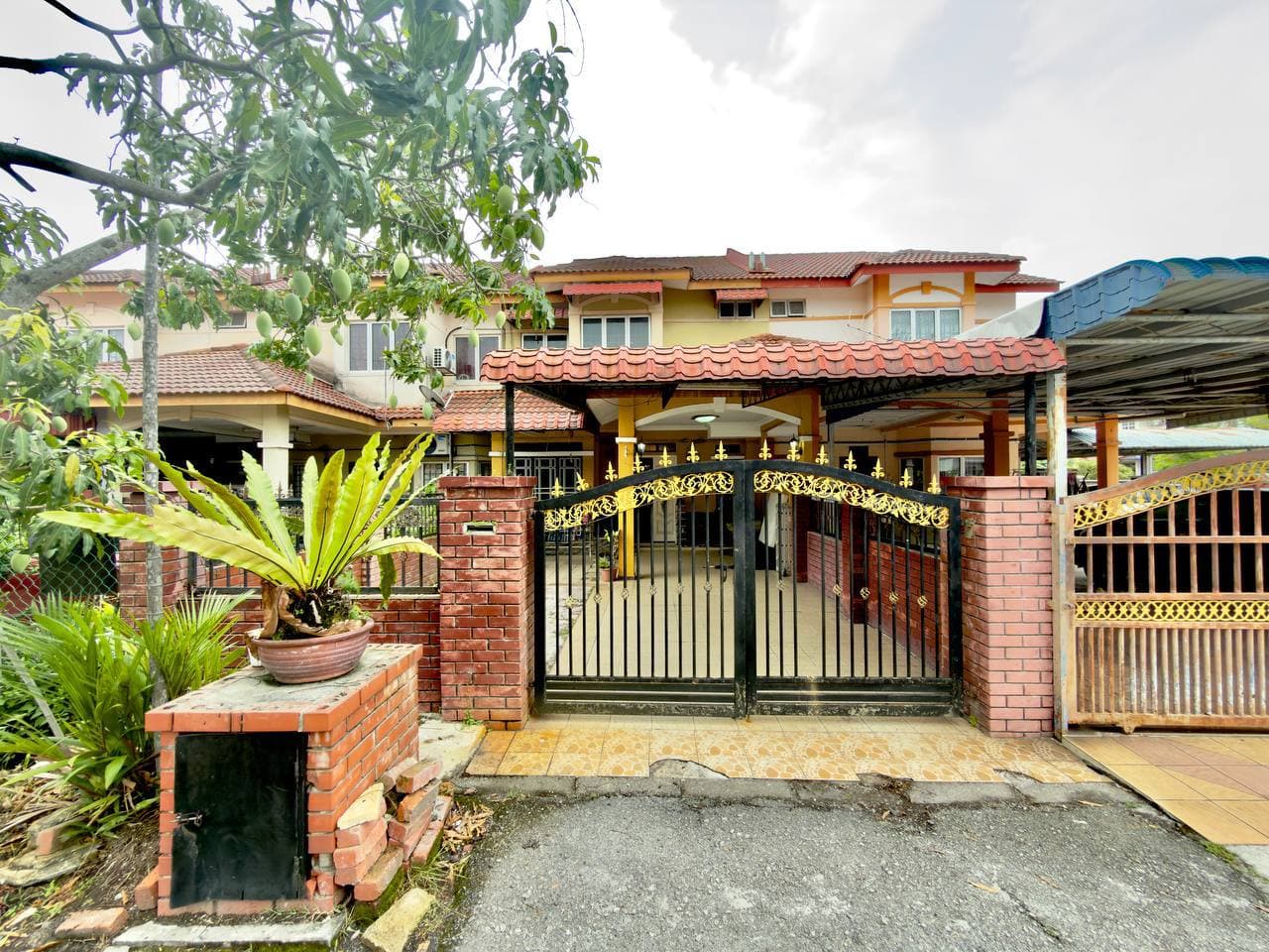 Landed House Corner Unit Taman Sungai Besi Indah Seri Kembangan - Image 1