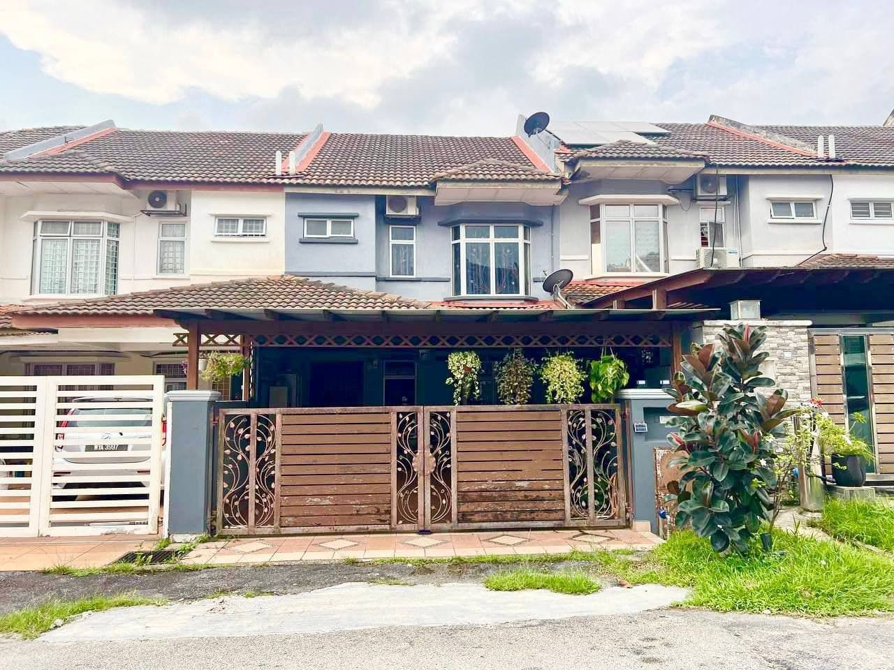 Double Storey Terrace Seksyen 3, Bandar Mahkota Cheras - Image 1