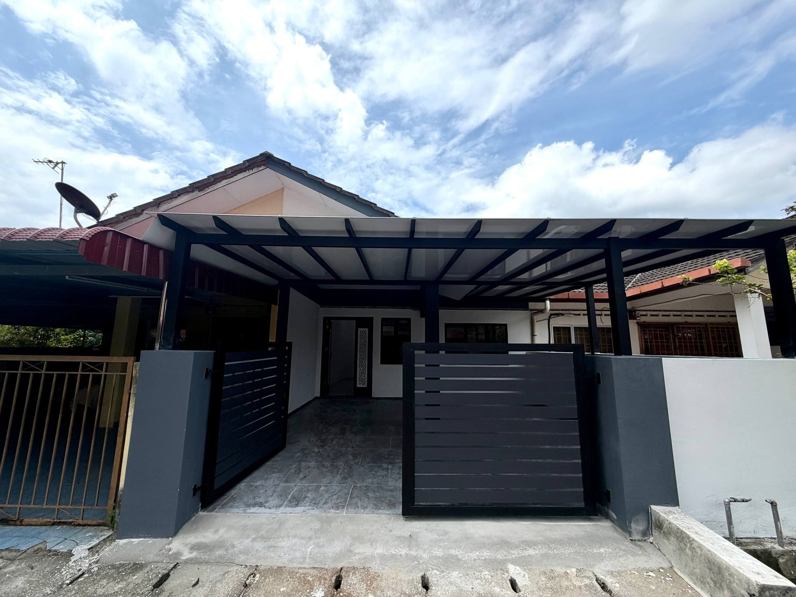 1-Storey Terrace Lorong Dato Hormat, Kampung Sungai Kembong, Pulau Indah Klang - Image 1