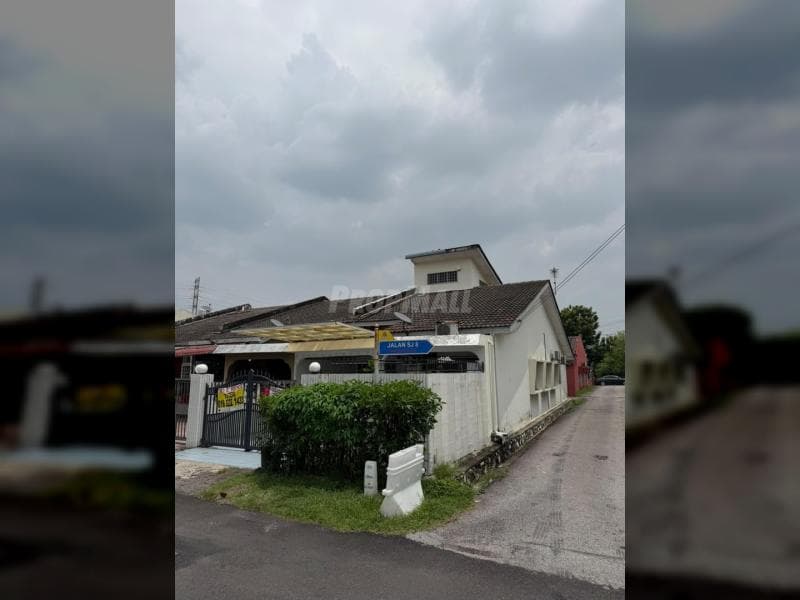 End-Lot 1.5-Storey Terrace House at Taman Sri Melati Selayang Jaya - Image 1