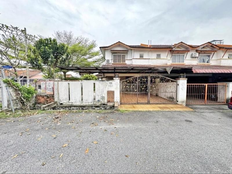 Corner Lot Extra Land 2 Storey Terrace Bandar Saujana Putra SP7 - Image 1