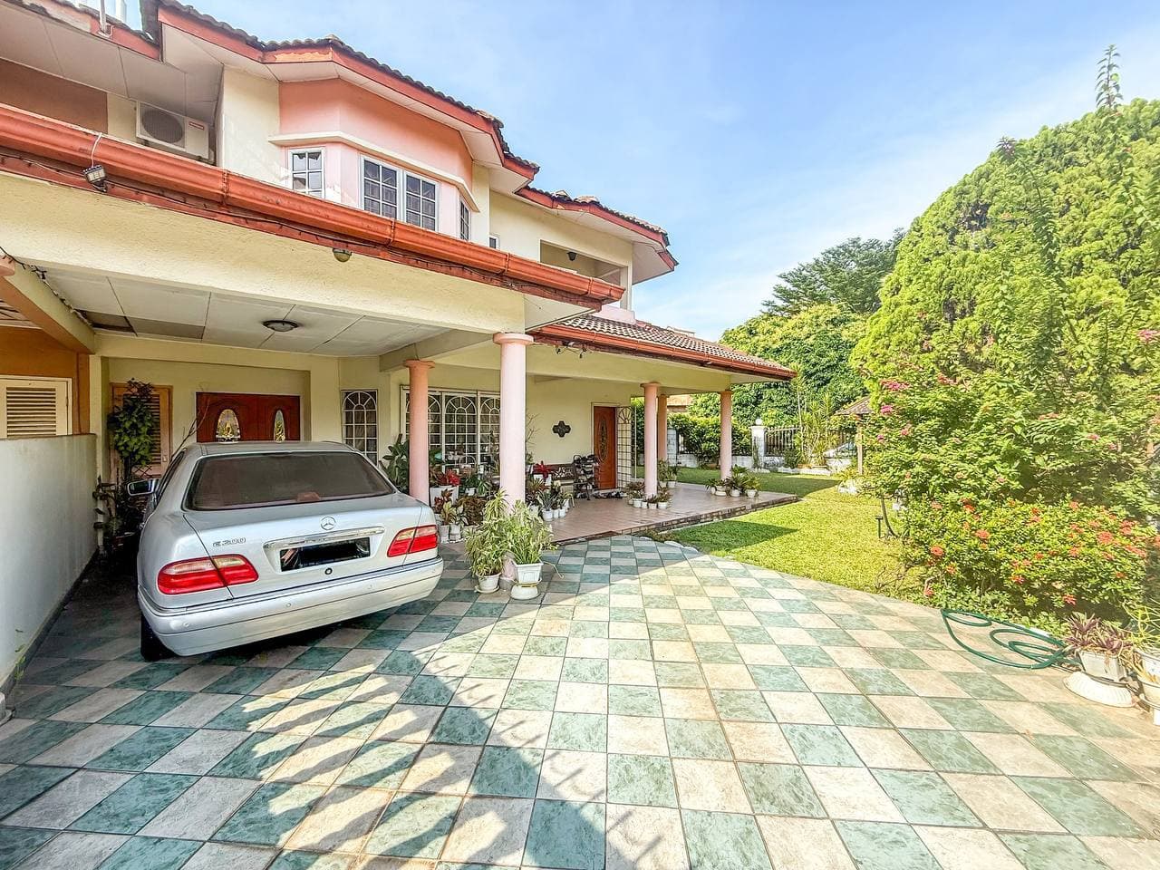 Corner Lot Double Storey Terrace Jalan Pualam Seksyen 7 Shah Alam - Image 1
