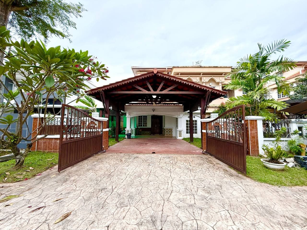 2.5 Storey Semi-D DKayangan Seksyen 13 Shah Alam - Image 1