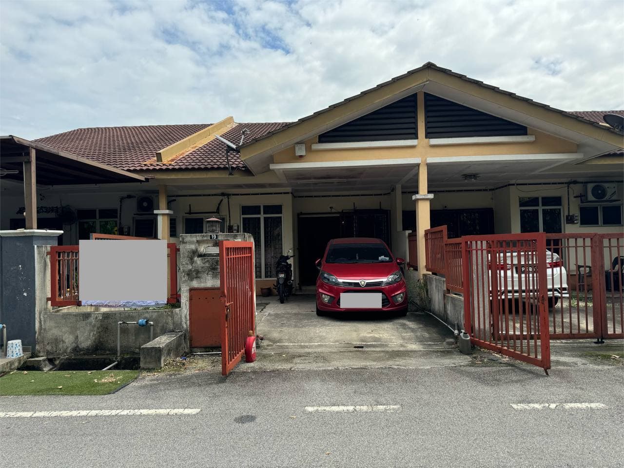 FACING OPEN Single Storey House Alpinia Bandar Putera 2 Klang - Image 1