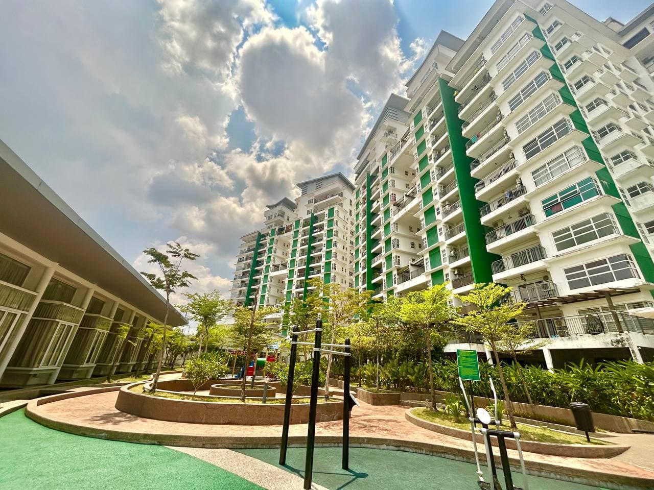 Corner Unit Facing Pool D Pines Condo, Ampang - Image 1