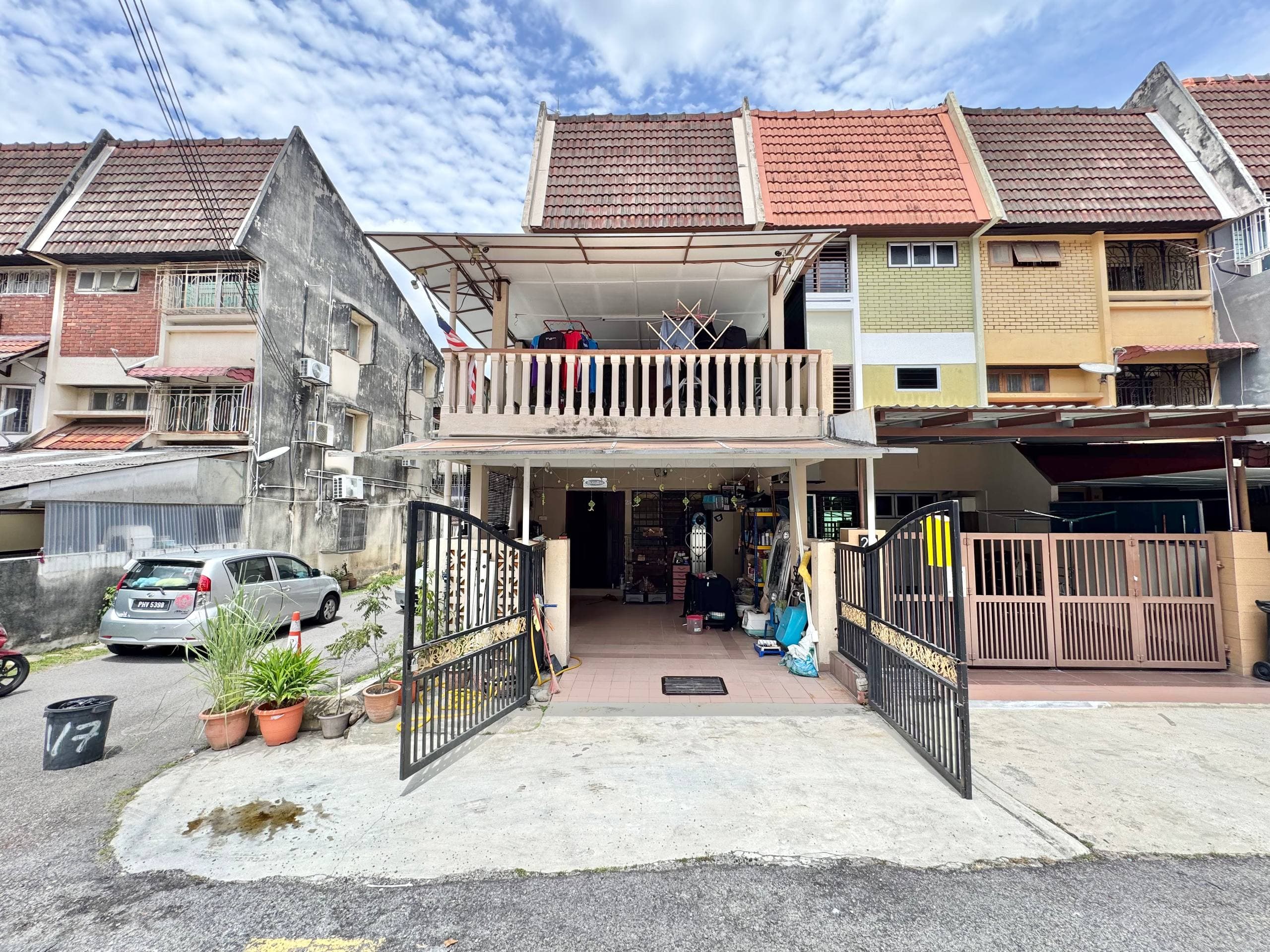 3 Storey End Lot Taman Bukit Teratai Ampang - Image 1