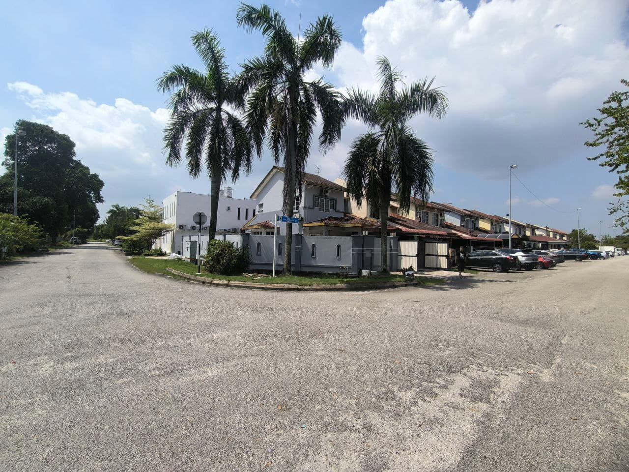 1.5 Storey Corner Lot Jalan Zapin Bandar Bukit Raja Klang - Image 1
