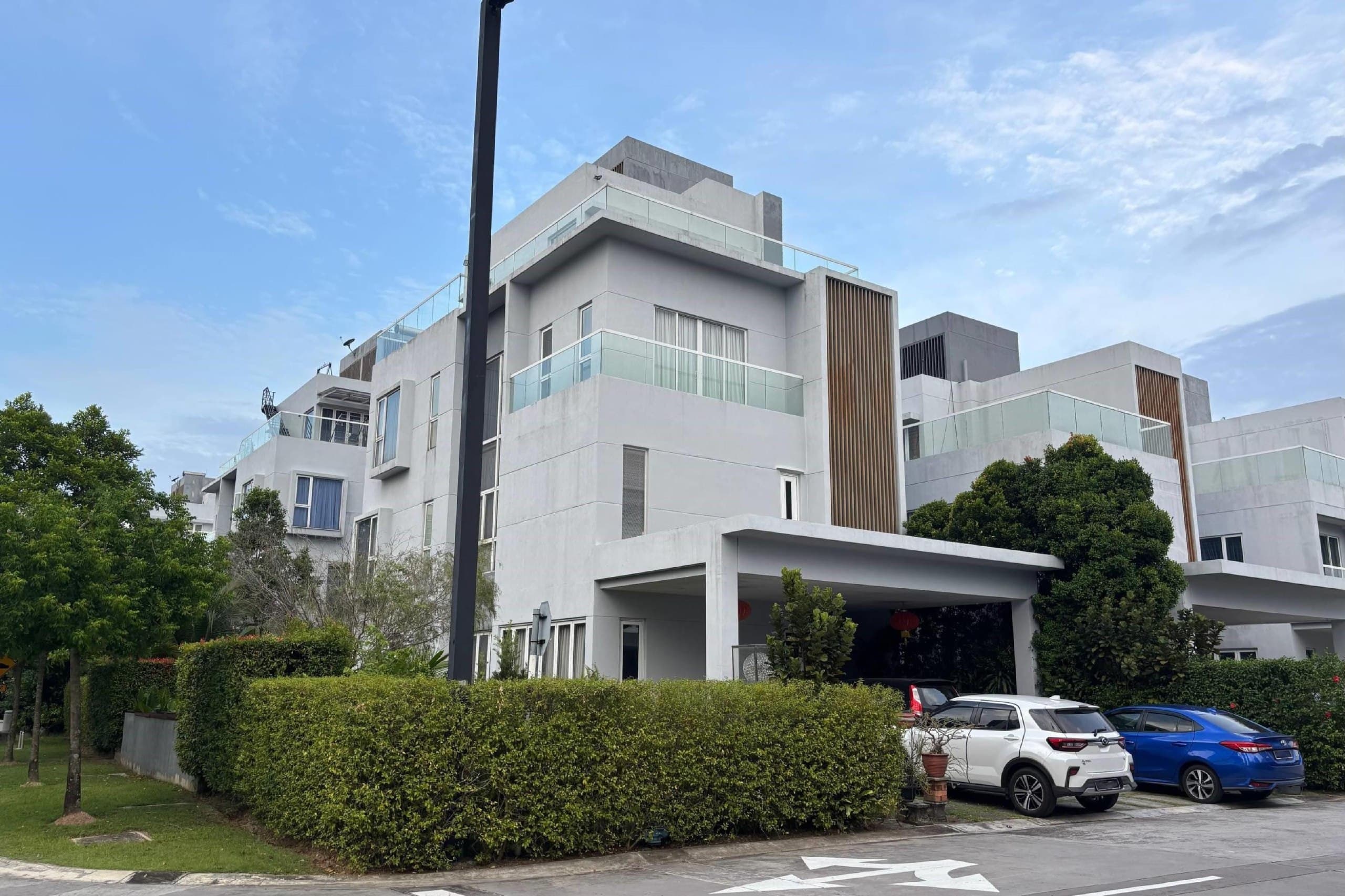 4-Storey Lakefront Villa Bungalow Cyberjaya - Image 1