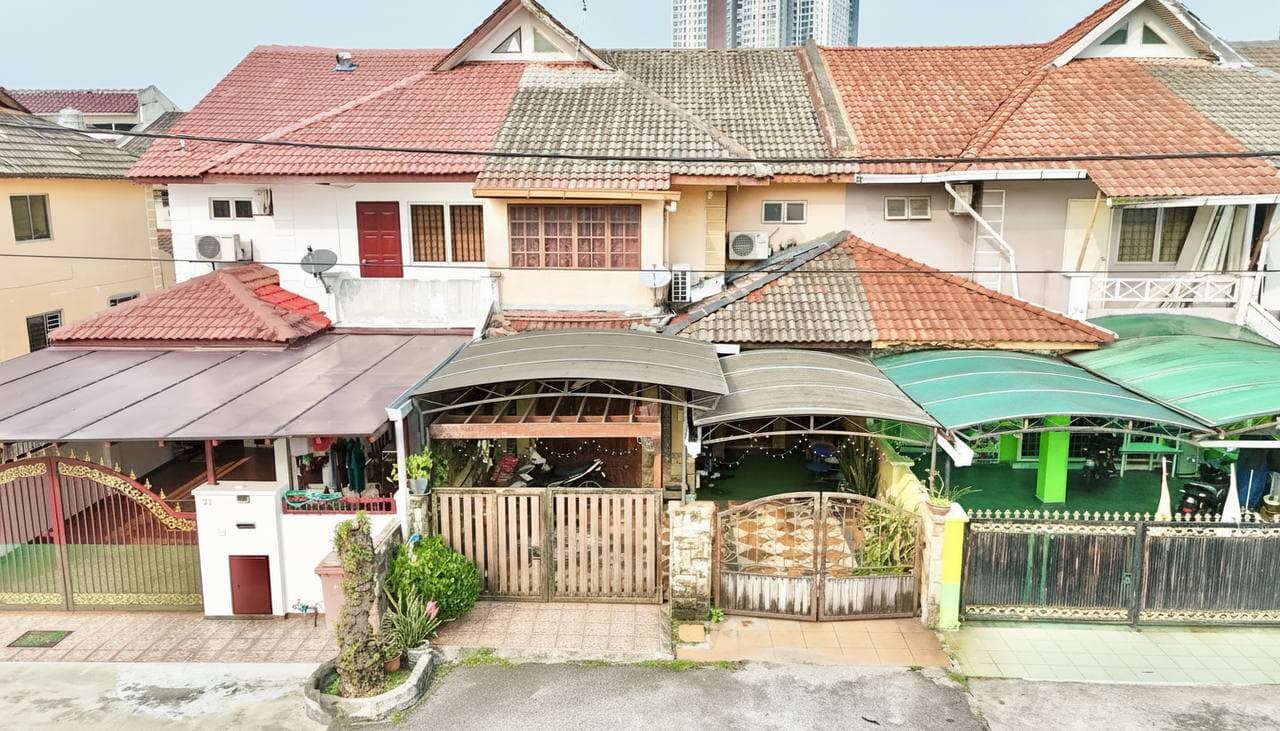 2 Storey House Taman Desaria PJS 5 Bandar Sunway Petaling Jaya - Image 1