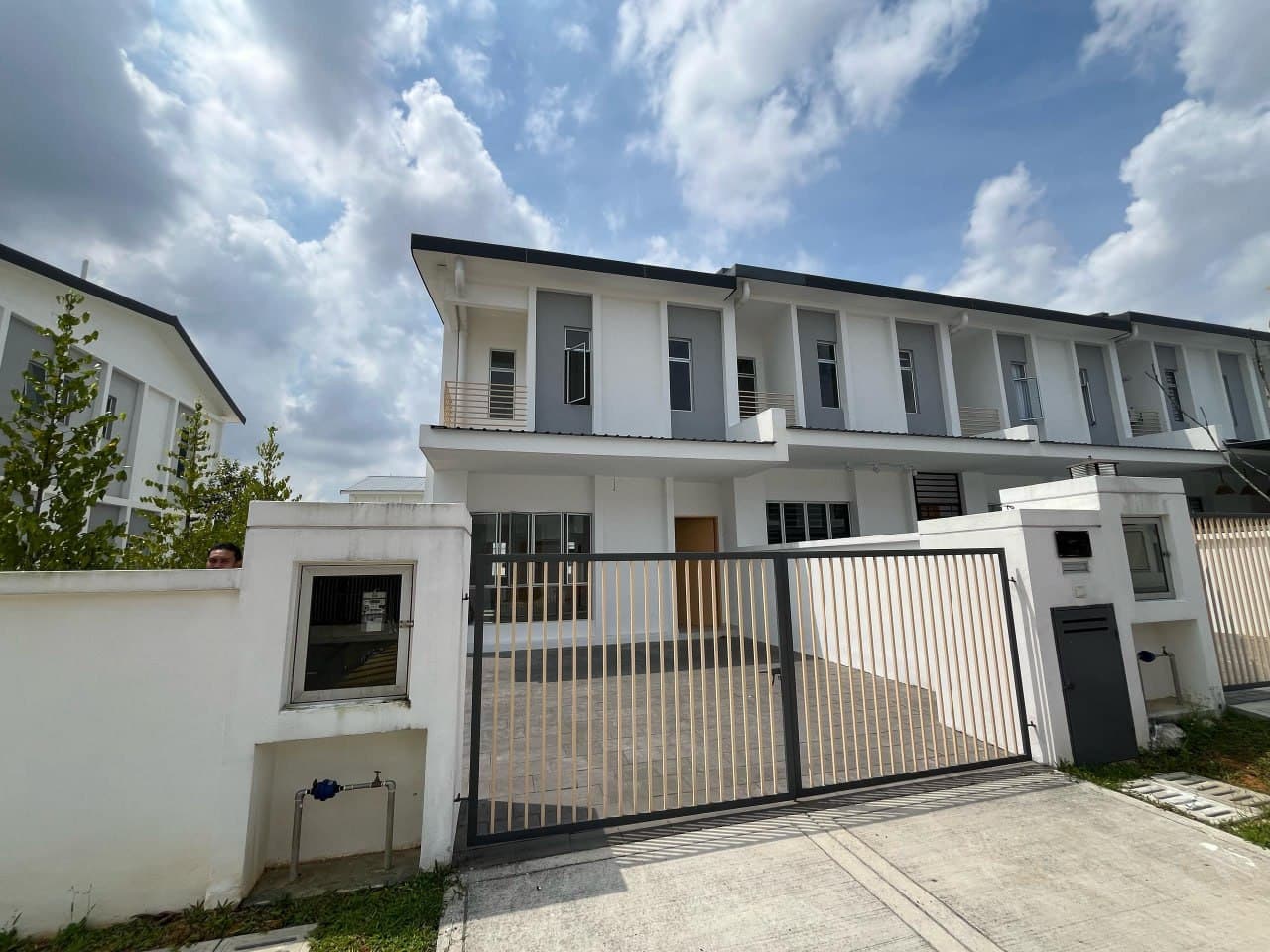 2 Storey Terrace END LOT MYRA GARDENS, Kundang Rawang - Image 1