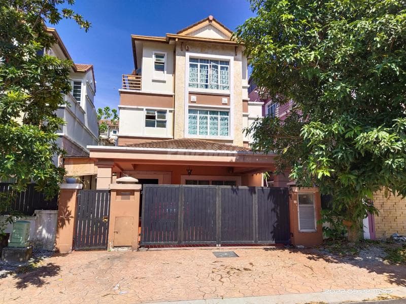 Fully Renovated Beautiful 2 12 Storey Bungalow House - Image 1