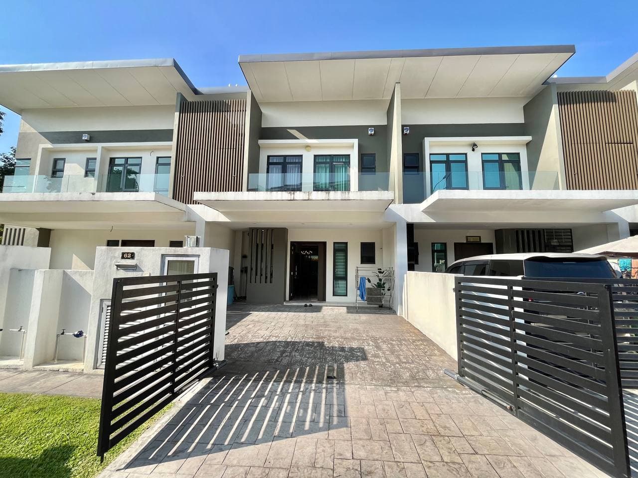 2 Storey OnePark Taman Semenyih Idaman Type Melwood RENOVATED - Image 1