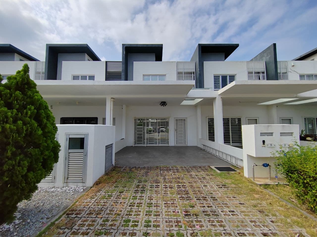 Double Storey Terrace Casa Green Cybersouth, Dengkil - Image 1