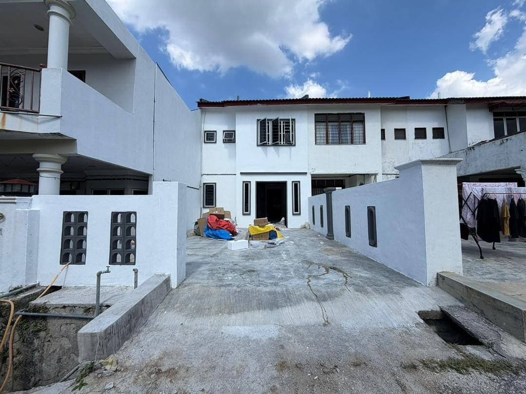 Jalan Bakawali Bukit Sentosa Double Storey Terrace - Image 1