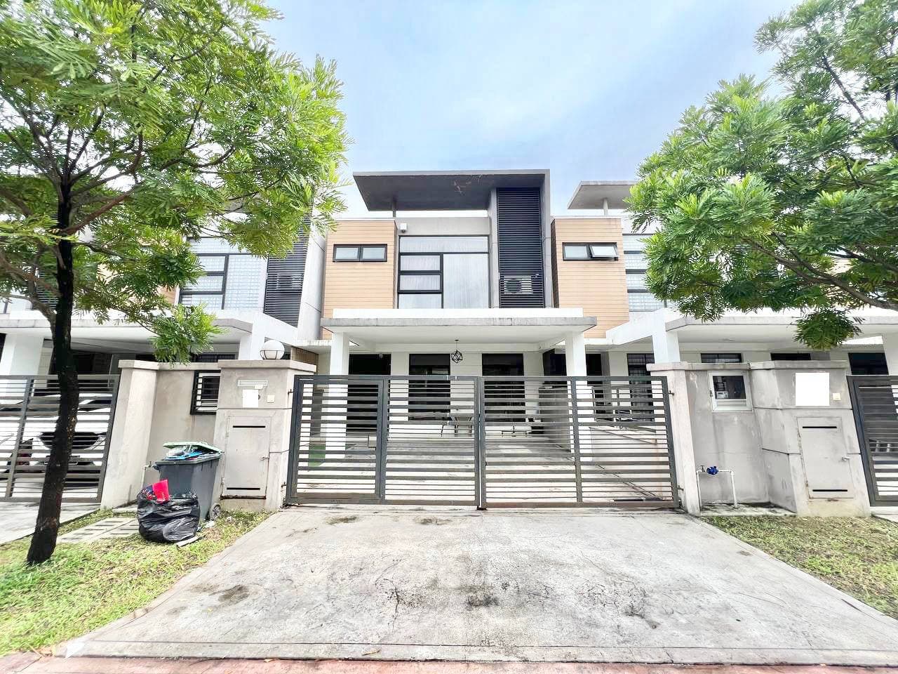 Double Storey Super-link Akasia Cahaya Alam Sek U12 - Image 1