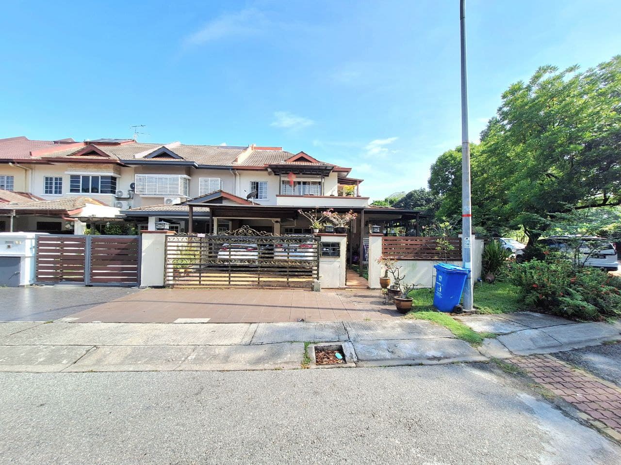 Double Storey Corner Lot House Beside Open Field Renovated Anggerik Doritis, - Image 1