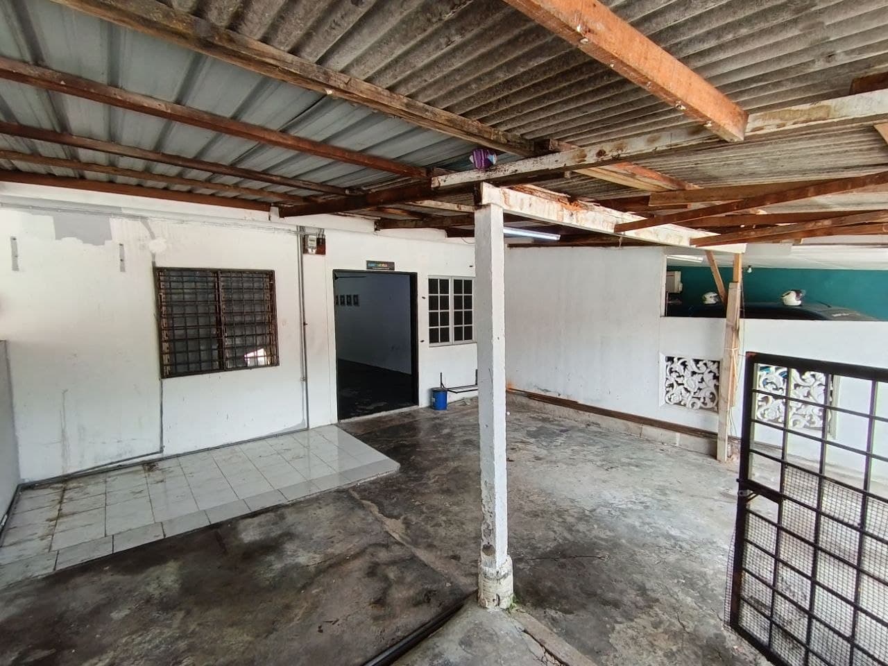 Single Storey Terrace Seksyen 24 Shah Alam - Image 1