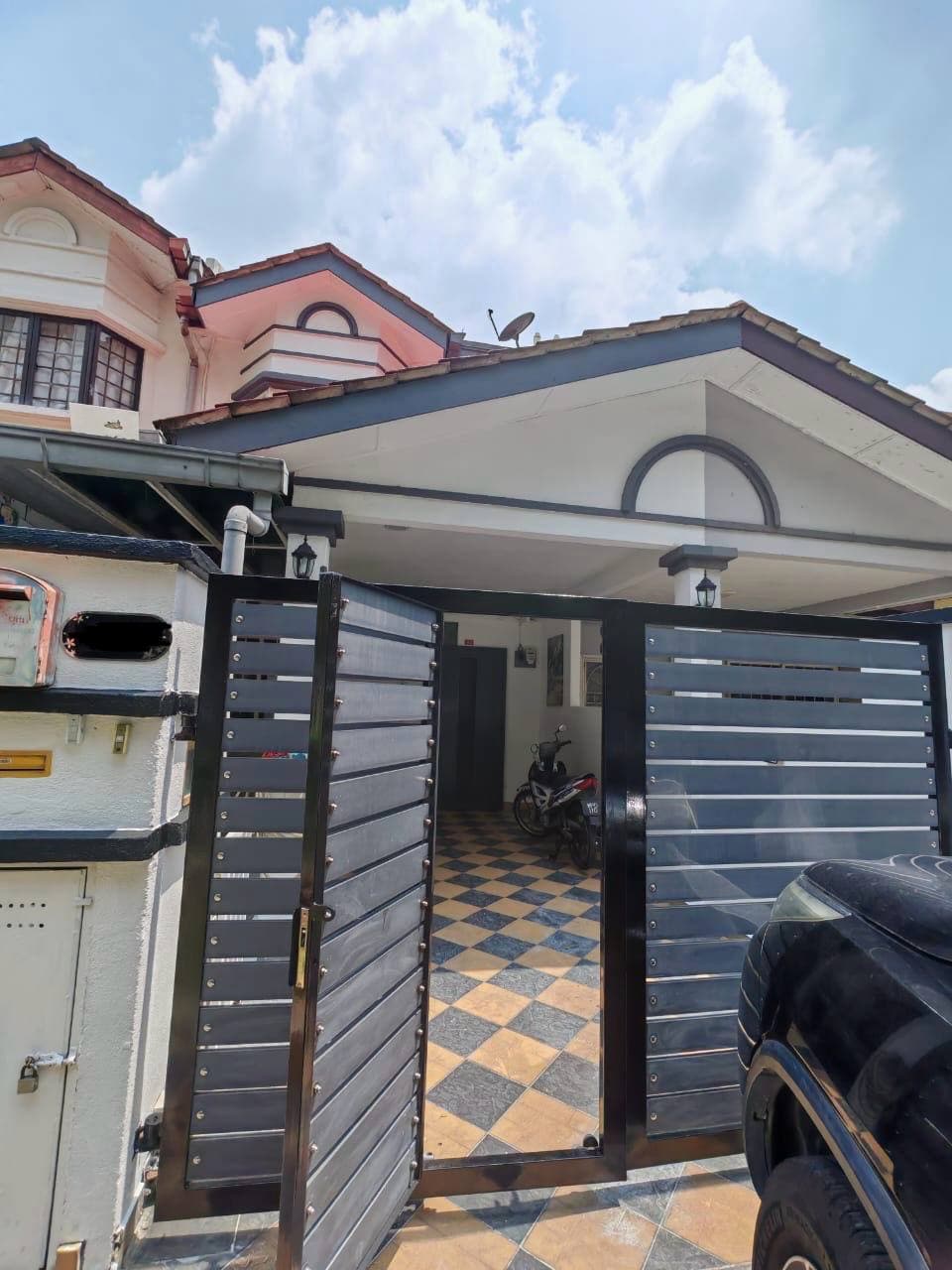 3 Storey Terrace House in Taman Cheras Utama, Kuala Lumpur - Image 1