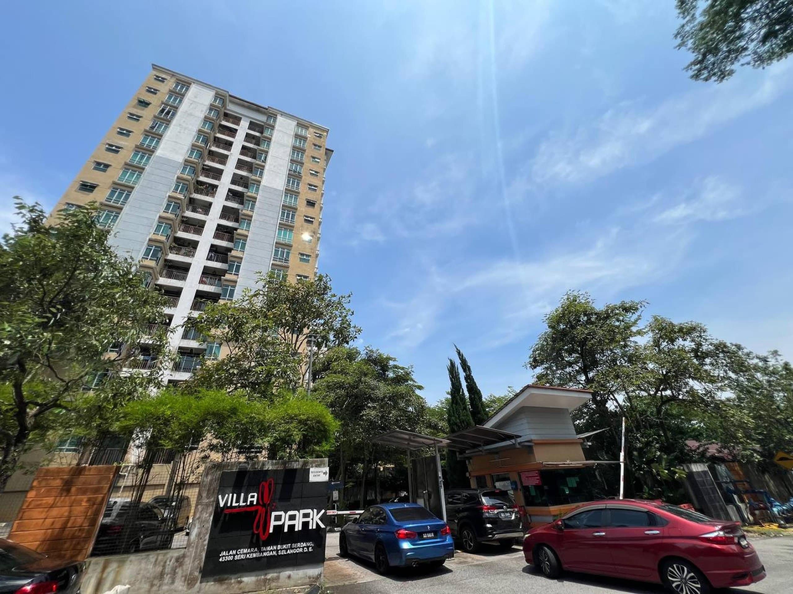 Villa Park Condominium Seri Kembangan 4 Room Top Floor - Image 1