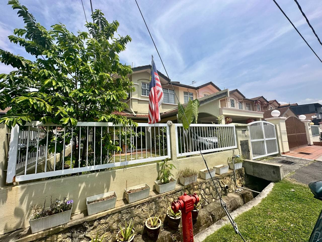 Renovated End Lot Double Storey Terrace House with Extra Land - Image 1