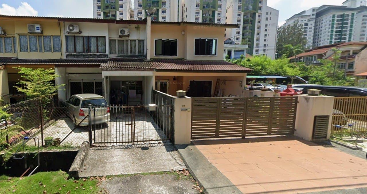 Large End Lot 2-Storey Terrace in Taman Cempaka Ampang - Image 1