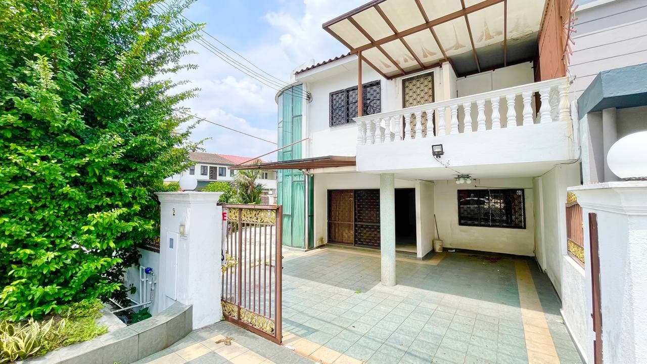 Corner Lot Double Storey Terraced House Taman Midah Tengah Cheras KL - Image 1
