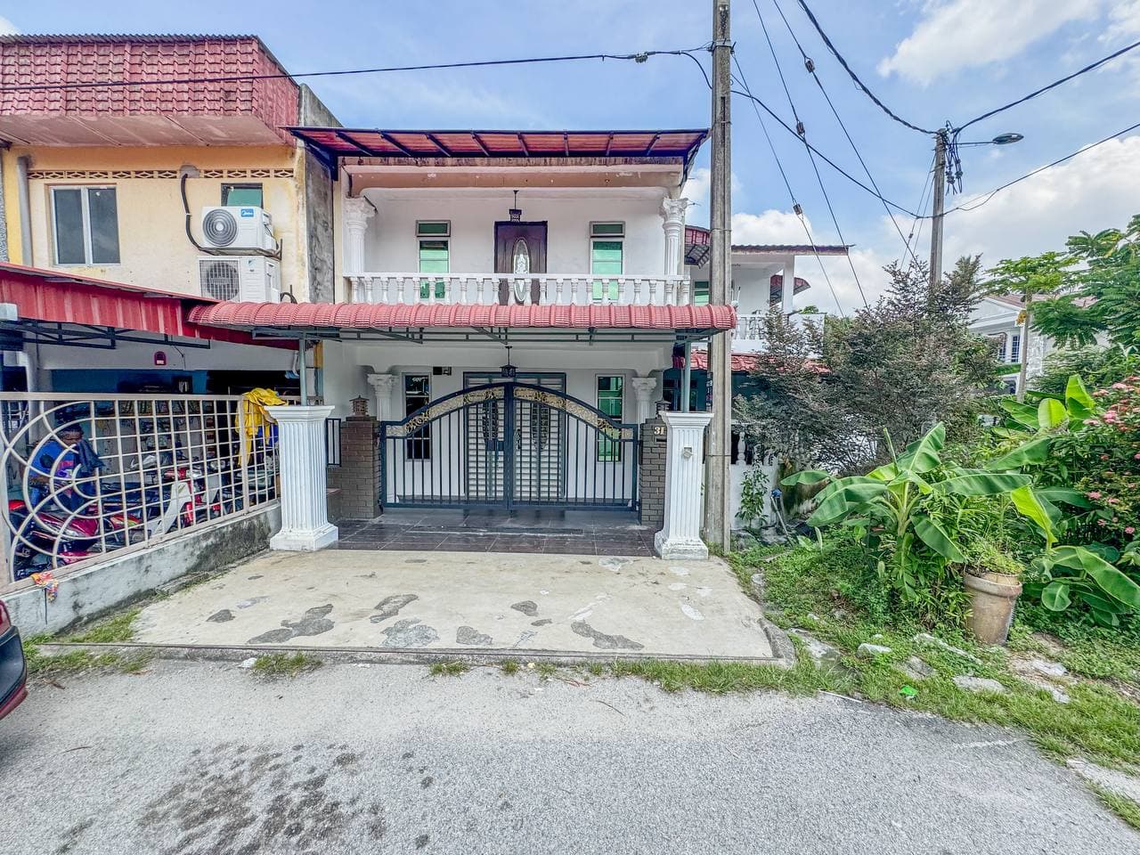 Double Storey Terrace Corner Lot Taman Indah Jaya, Petaling Jaya - Image 1