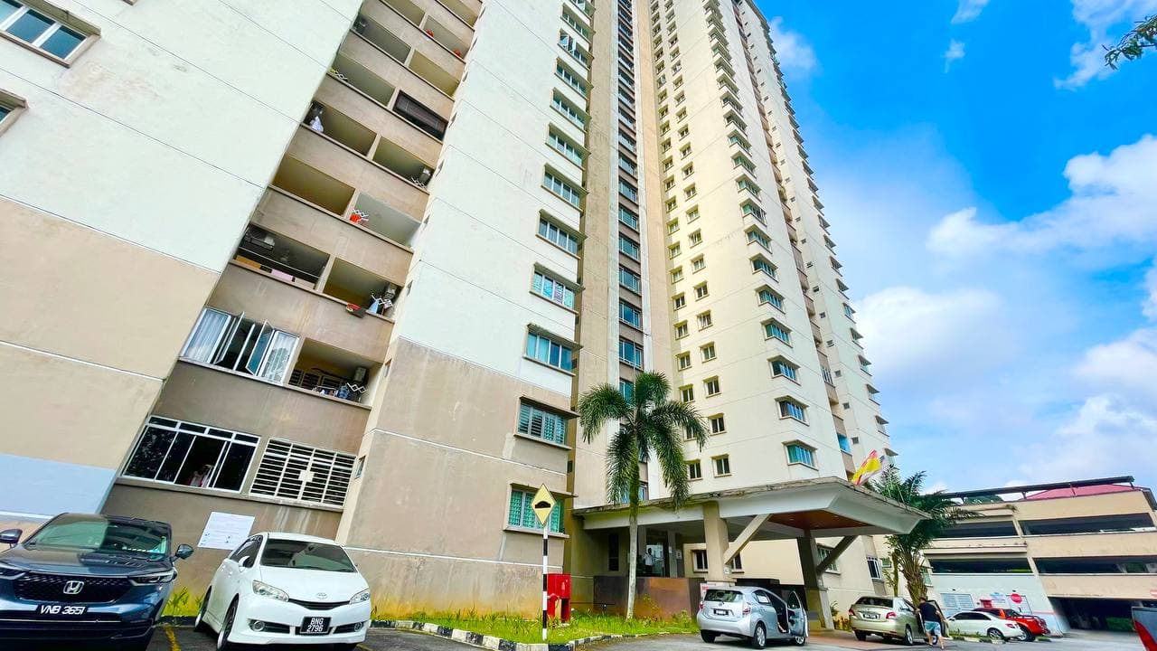Corner Lot Renovated Freehold Condominium Aman Heights - Image 1