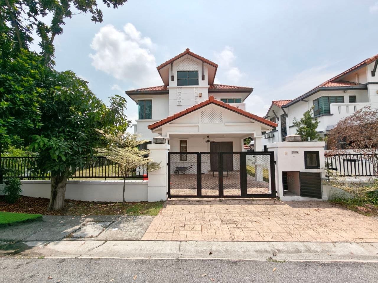 Corner Lot Double Storey Bungalow, Taman Aman Perdana, Klang - Image 1