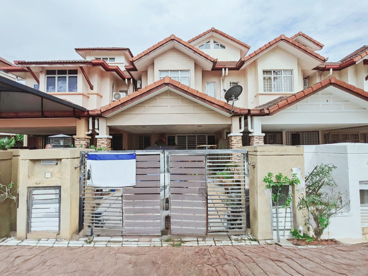 Double Storey Terrace 20x80 Taman Bukit Subang, U16 Shah Alam - Image 1