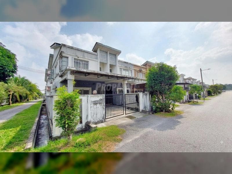 End Lot Double Storey Terrace, SP 3, Bandar Saujana Putra, Selangor - Image 1