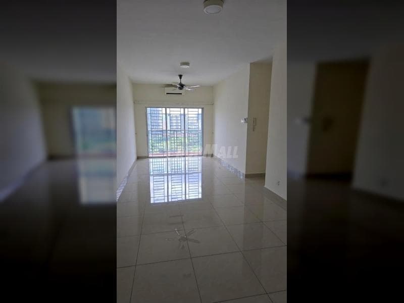 Parklane OUG Well-Maintained 3-Bedroom 2 Bathroom 1 Carpark Freehold - Image 1