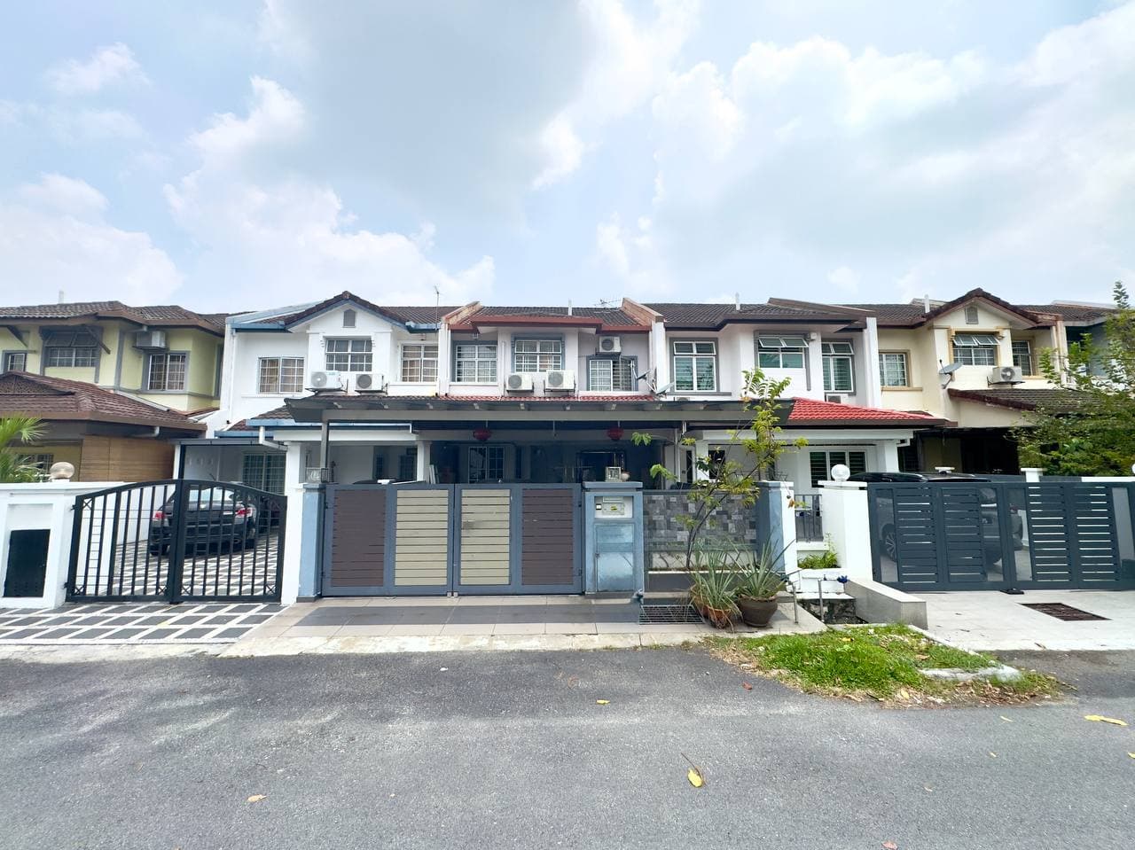 Double Storey Intermediate Terrace House, Jalan Putra Indah, Putra Height - Image 1