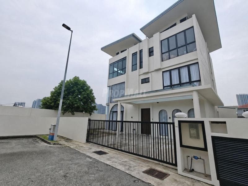 Renovated 3 Storey End Lot Bungalow Sensesasi Residence Taman Pelangi Jaya - Image 1