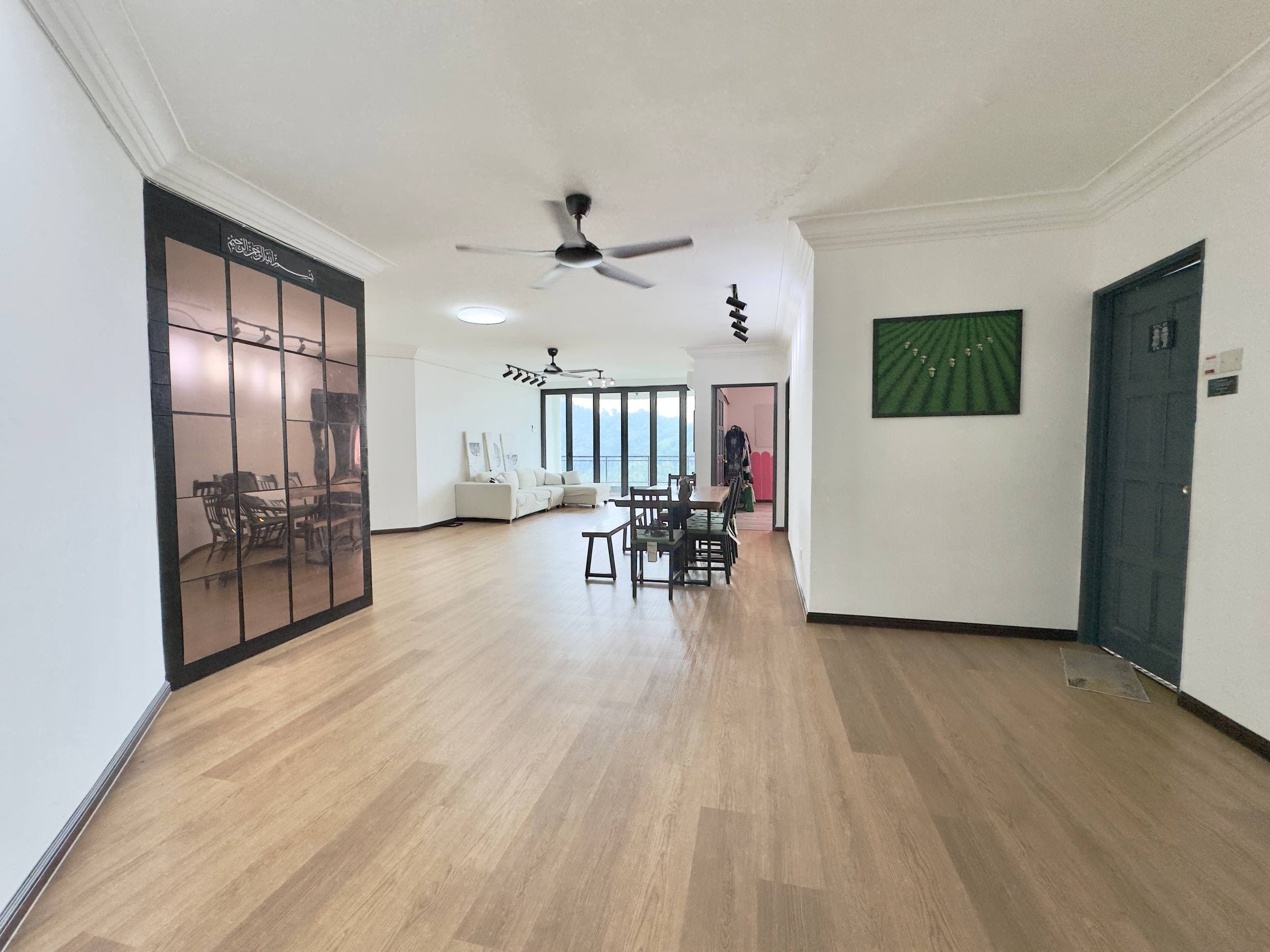 Fully Renovated Unit, Balcony Open View, Flexible Deposit, Venice Hill - Image 1